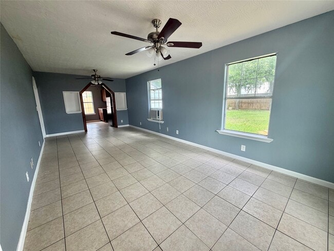 Foto del edificio - 1319 Bernard St