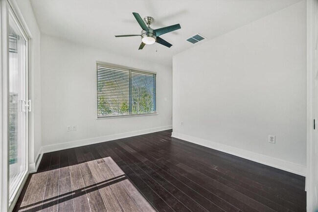 Foto del edificio - 1182 Ridgeway Dr