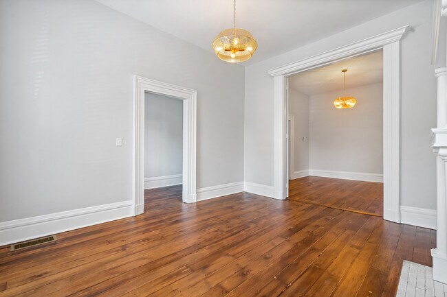 Foto del edificio - 832 Western Ave