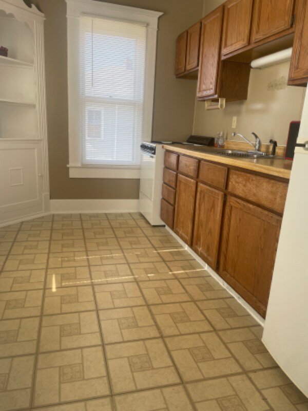 Foto principal - 406 E Pine St