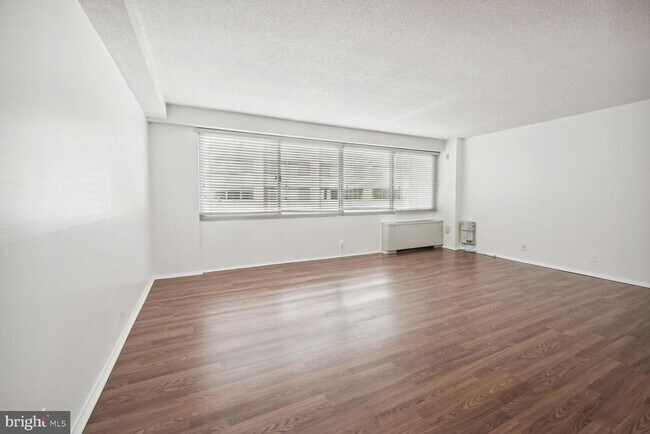 Foto del edificio - 5500 Friendship Blvd