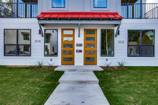 Foto del edificio - 3216 Forest Park Blvd