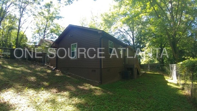 Building Photo - 2886 3rd Ave SW