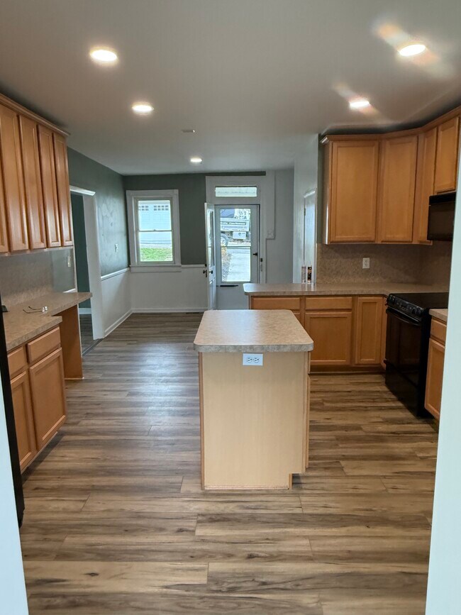 Foto del edificio - 7350 Seneca Ridge Dr