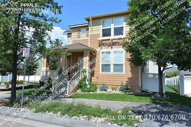 Foto del edificio - 2202 Hanham Dr