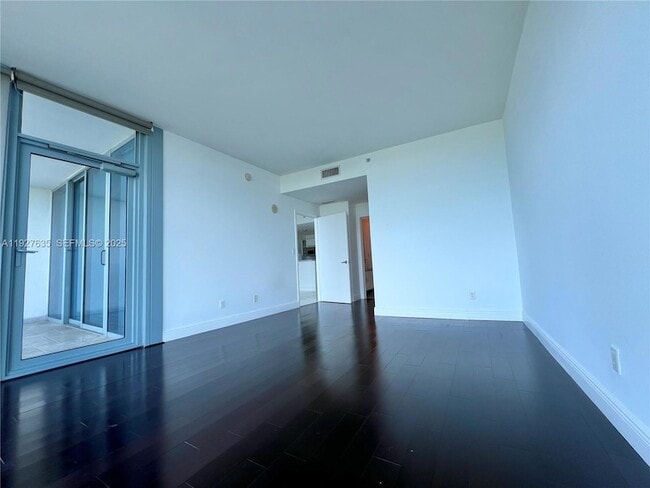 Building Photo - 601 NE 36th St