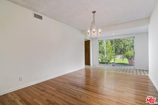 Foto del edificio - 9600 Lockford St