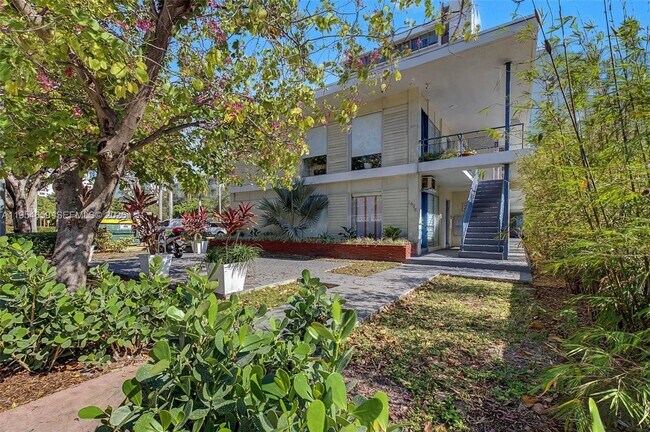 Foto del edificio - 1685 Jefferson Ave