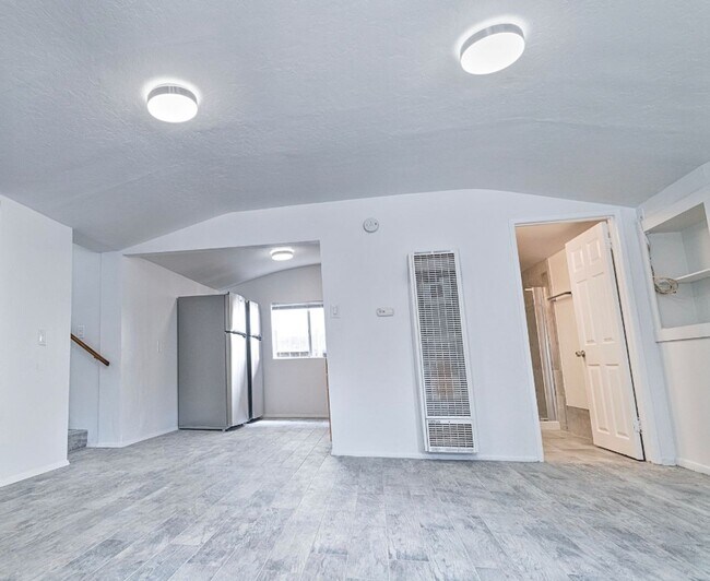 Foto del edificio - 2 Bedroom/1 Bathroom - Isla Vista