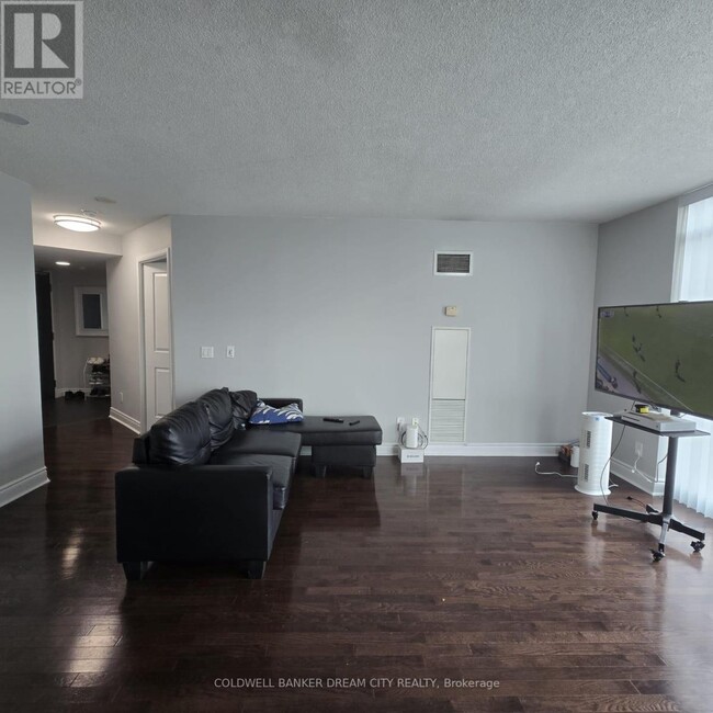 Photo du bâtiment - 235-235 Sherway Gardens Rd