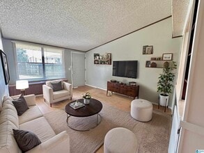 Building Photo - 1700 Greenbrier Dear Rd