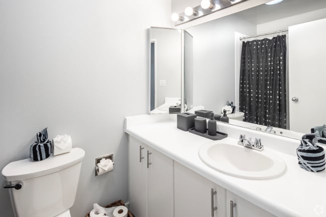 Foto del edificio - 422 E Ohio St