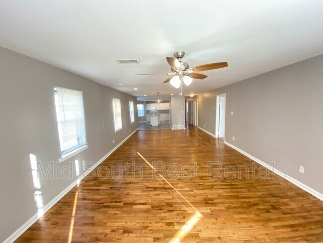 Building Photo - 646 Looney Ave