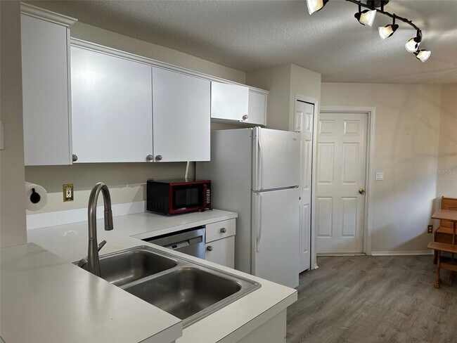 Building Photo - 3985 Journey Ct