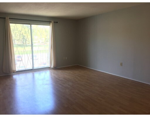 Building Photo - 6 Shadowbrook Ln