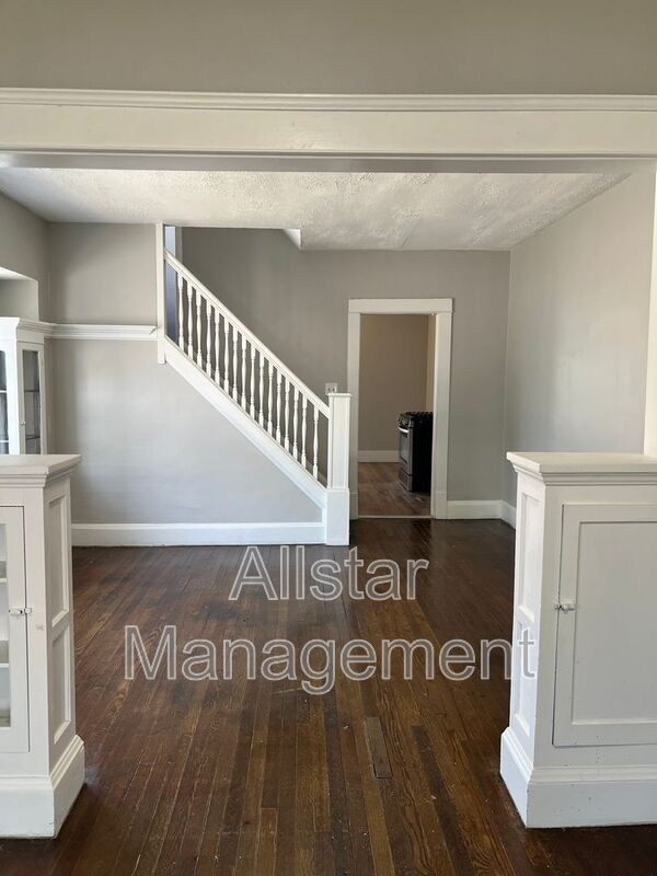 Foto del edificio - 8203 Denison Ave