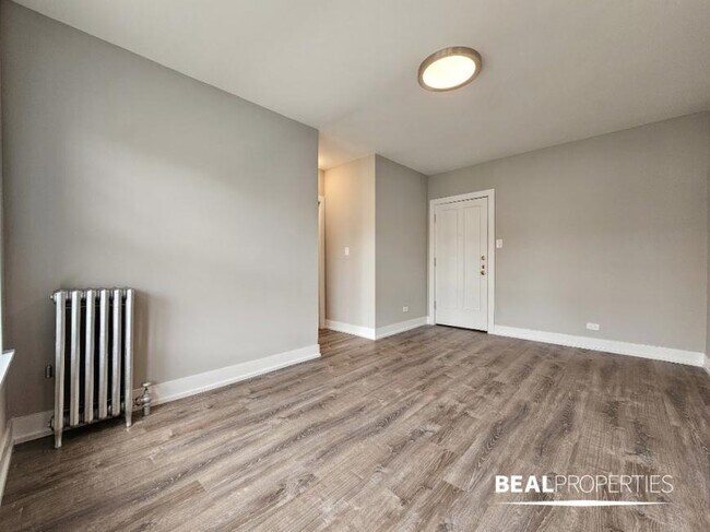 Foto del edificio - 0 bedroom in CHICAGO IL 60640