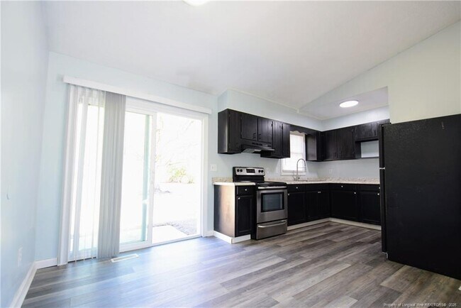 Building Photo - 693 Stoneykirk Dr