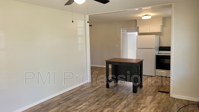 Foto del edificio - 214 Chapman Ln