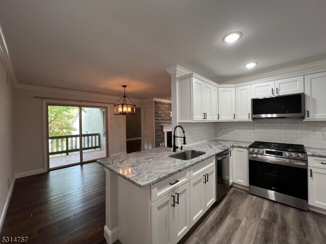 Building Photo - 62 Hart Dr
