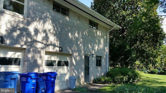 Building Photo - 5909 Lenox Rd