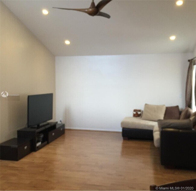 Building Photo - 10126 Camelback Ln