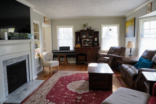 Foto del edificio - 3719 E Elmwood Dr