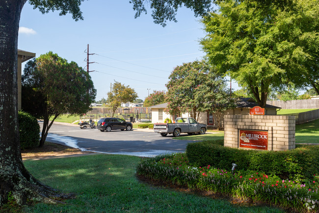 Letrero tipo monumento - Millbrook Apartments