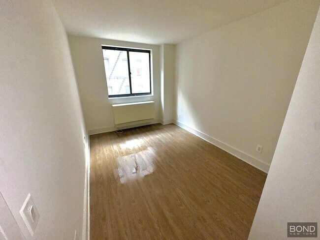 Foto del edificio - 323 W 96th St