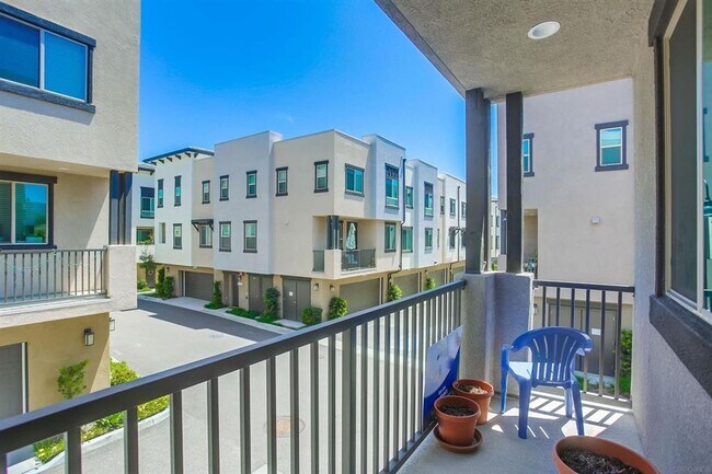 Foto del edificio - Modern 3-Bedroom, 3-Bath in Prime North Co...