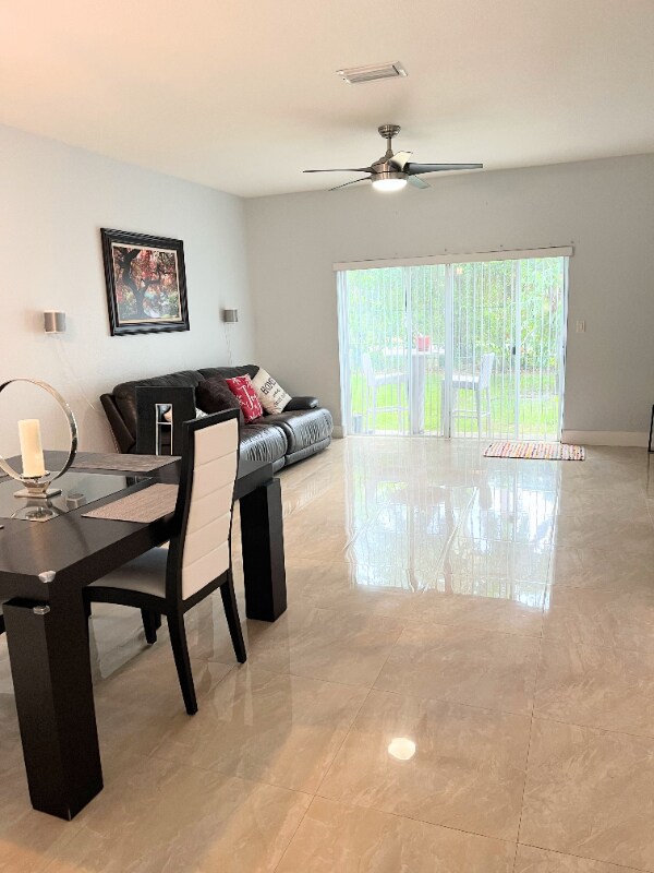 Foto del edificio - 4921 SW 140th Terrace