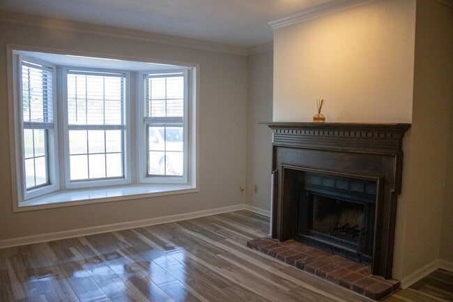 Building Photo - Charming 2BR 2.5BA Townhouse for Rent!