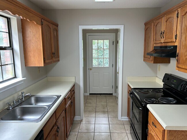 Foto del edificio - 3305 Edenshire Ln