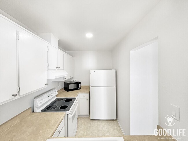 Foto del edificio - Charming 1BD/1BA W/ Reserved Parking and Community Laundry in Linda Vista!