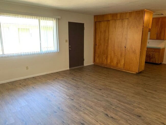 Building Photo - Front unit available on Encina!