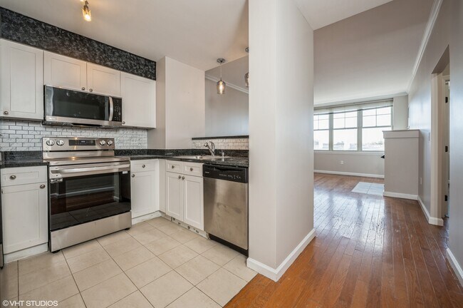 Kitchen stainless steel appliances - 300 Mamaroneck Ave