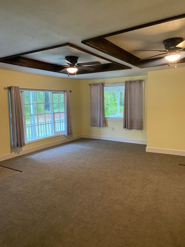 Building Photo - Total remodel in East Jackson