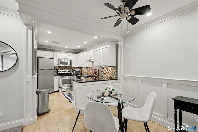 Foto del edificio - 2289 Bedford St