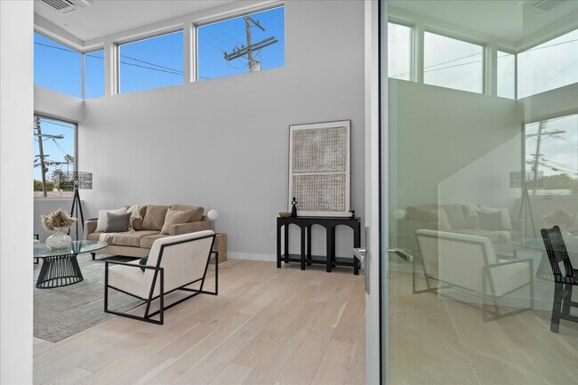 Foto del edificio - 541 Rose Ave