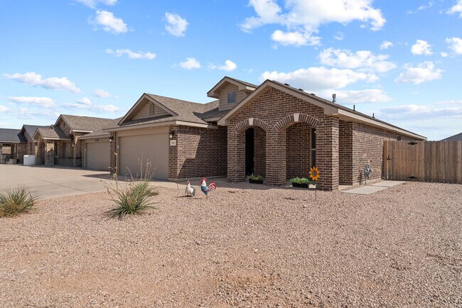 Foto del edificio - 2512 Blazing Saddle Blvd