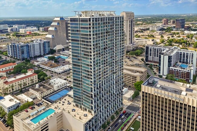 Foto del edificio - 150 E Robinson St