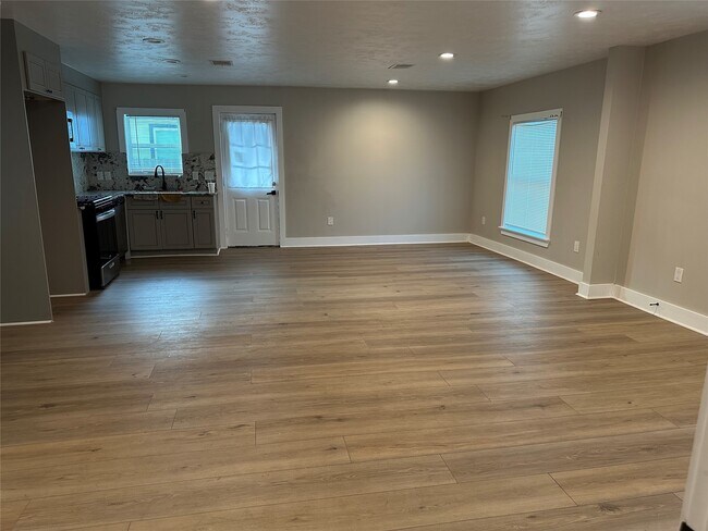 Foto del edificio - 4504 Kingsbury St