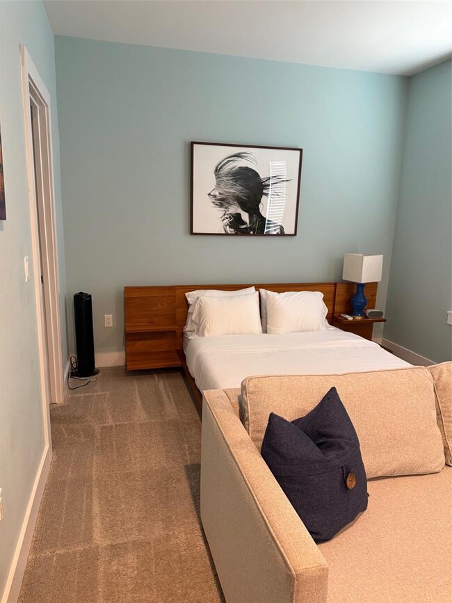 Building Photo - 7904 Hillock Terrace