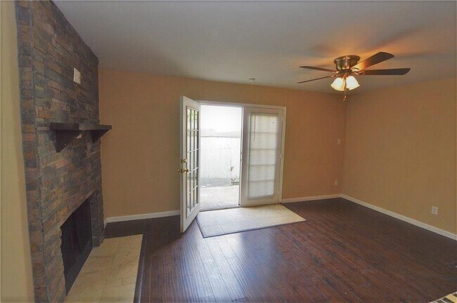 Building Photo - 7152 Fair Oaks Ave