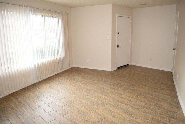 Building Photo - 6049 Northcrest Cir