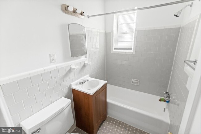 Building Photo - 206 Trenton Pl SE