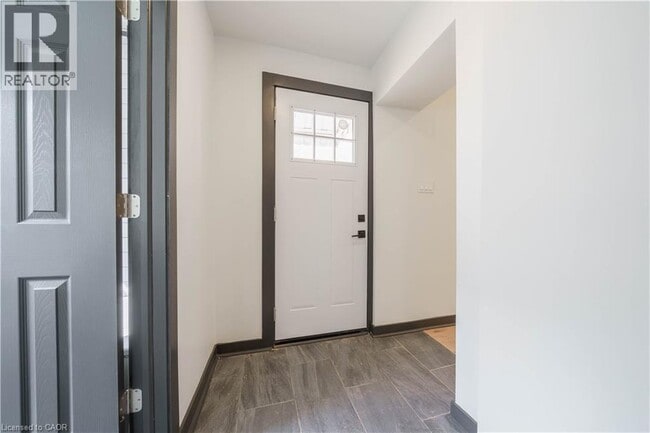 Photo du bâtiment - 32 Britannia Ave