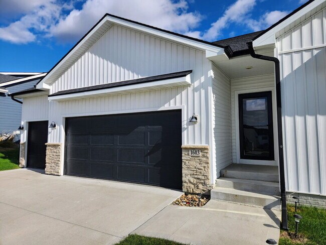 Foto del edificio - 1603 Red Cedar Ln