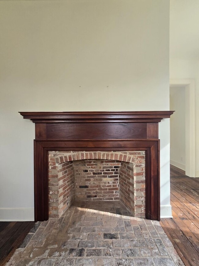 Building Photo - Historic Home available in Frankfort Kentucky