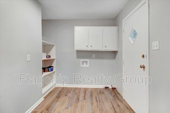 Building Photo - 1305 Robin St